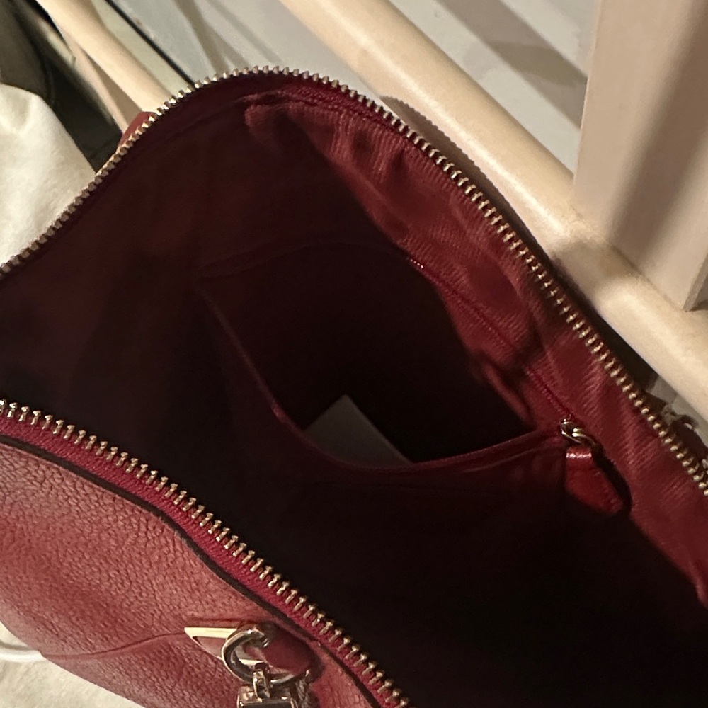 SALE Coach Elegant Red Leather Shoulder Bag - Picture 3 of 8